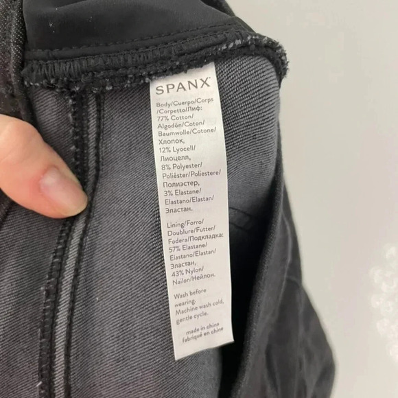 Spanx Distressed Denim Leggings in Vintage Black Size Medium - Picture 4 of 7